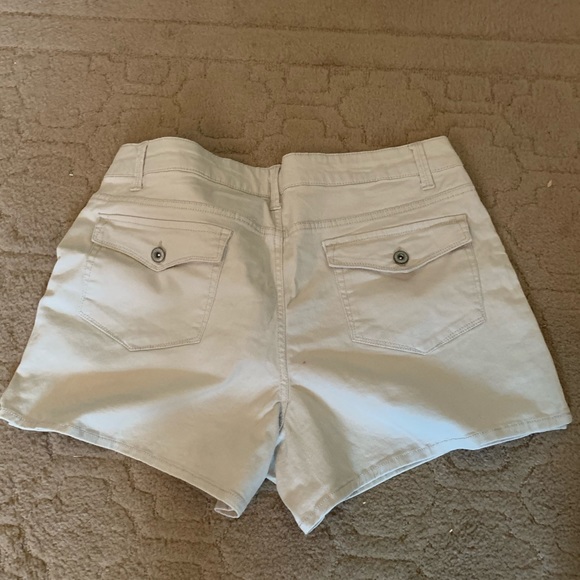 Faded Glory Corduroy Shorts-Size 16 - Picture 2 of 4